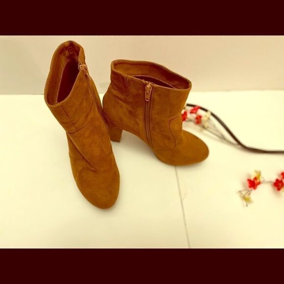 🛍Mossimo Supply co. Ankle  Suede Platform boots Size:9 - Picture 1 of 6